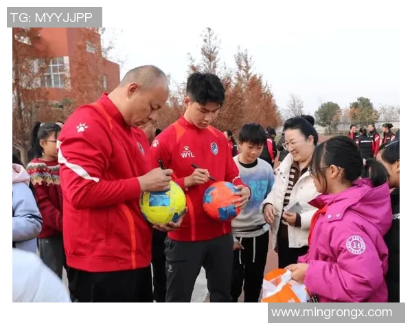 足球明星课堂上悠闲吃零食引发热议学习与休闲如何平衡